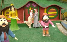 Pesona Wisata Alam Ciparay Endah
